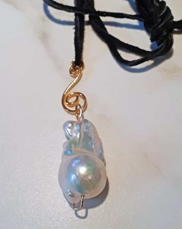 Product Image: Pendant: Large White Fireball Pearl with Leather