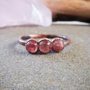 Product Image: Three Stone Strawberry Quartz Ring | Copper | Size 6.75