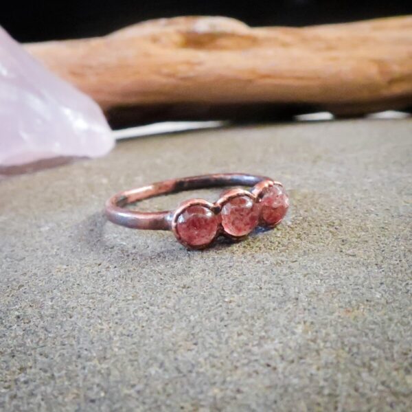 Product Image: Strawberry Quartz 3 Stone Ring | Copper | Size 6.75