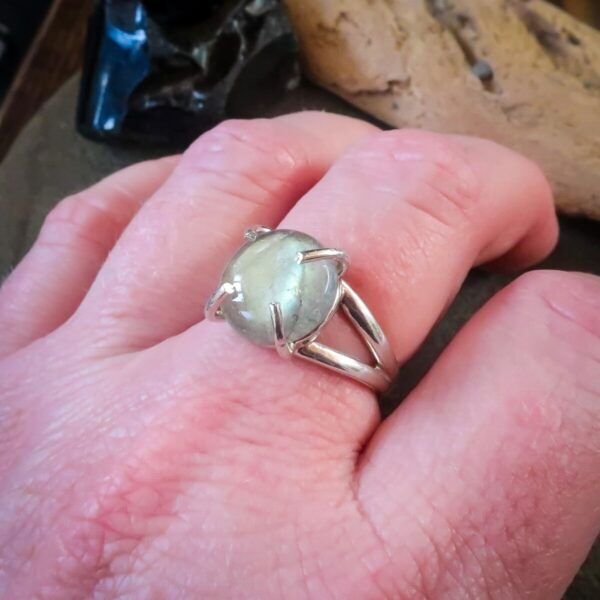 Product Image: Labradorite Transformation Ring | Sterling Silver | Size 8