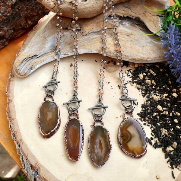 Product Image: Unique Agate Slice Necklace with Copper Elegance