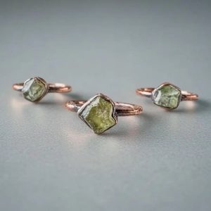 Product Image: Raw Chrome Diopside Ring – Handcrafted Copper Talisman For Heart Healing