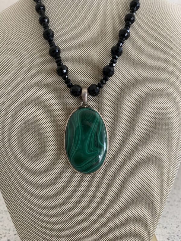 Product Image: Beautiful Oval Malachite Pendant Necklace