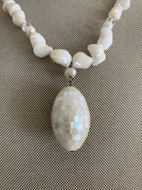 Product Image: An Abalone/Pearl Vision in Creme