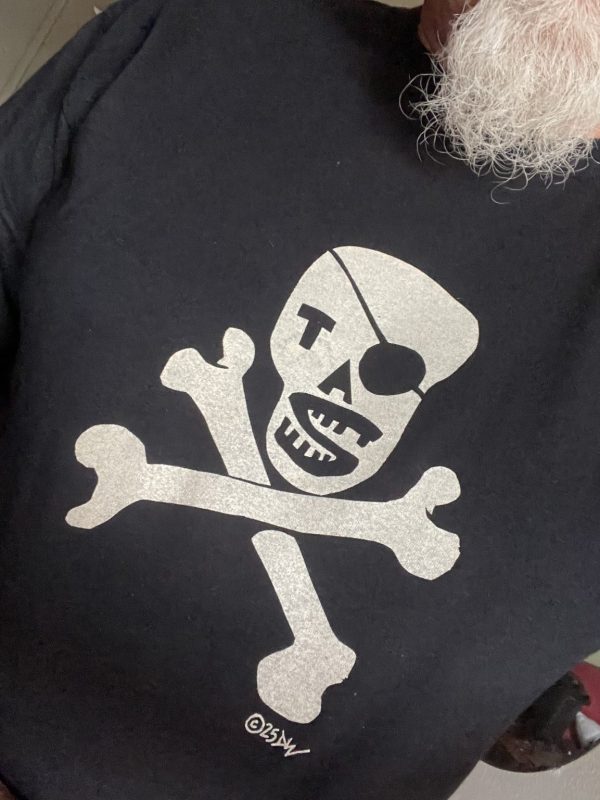 Product Image: Taos Pirate skull tee