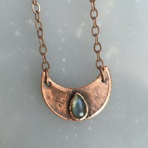 Santa Fe Marketplace Labradorite Crescent Moon Necklace – Copper Jewelry For Protection And Clarity Product Image: Labradorite Crescent Moon Necklace – Copper Jewelry For Protection And Clarity