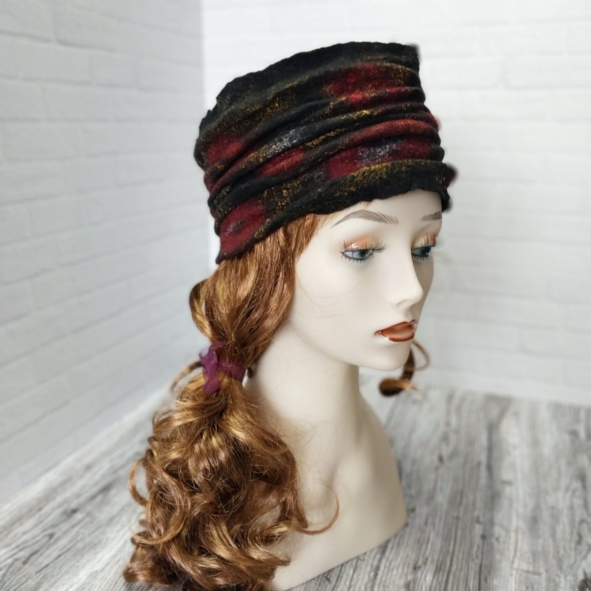 Santa Fe Marketplace Infinity Head/Neck Warmer (black, red, gold) Product Image: Infinity Head/Neck Warmer (black, red, gold)